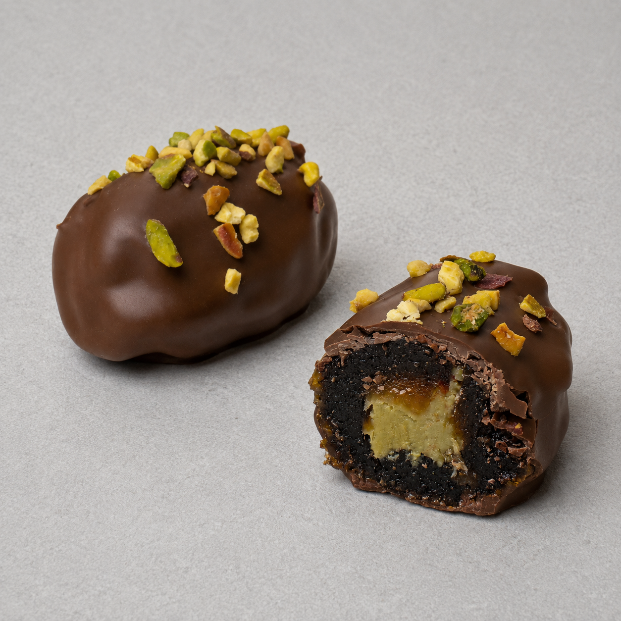 Majdool Pistachio with Pistachio Cream